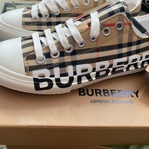 BURBERRY Beige Logo Check Larkhall Sneakers